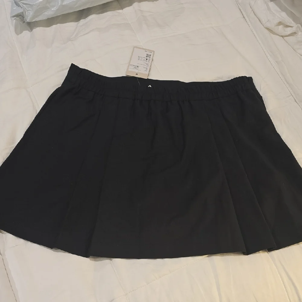HALARA Black Pleated Skater Mini Skirt for Work - Picture 2 of 3